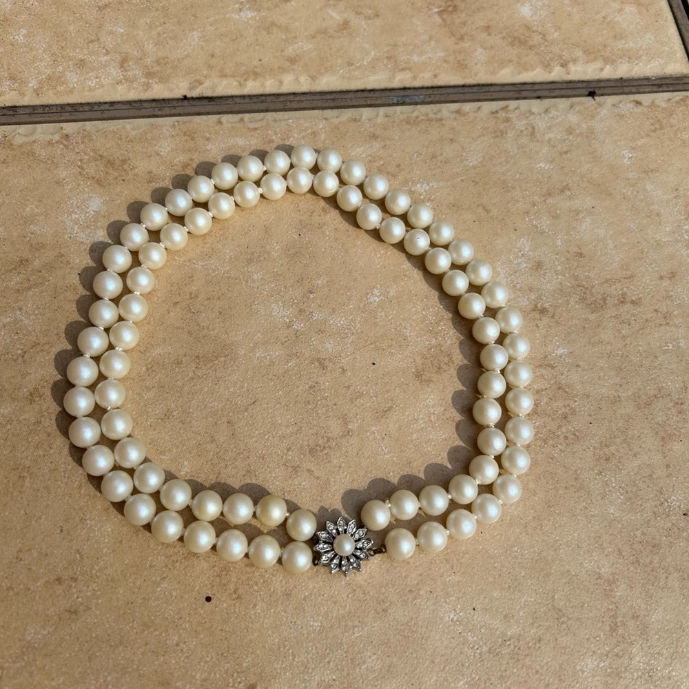 Elegant Cream Pearl Necklace with Floral Clasp